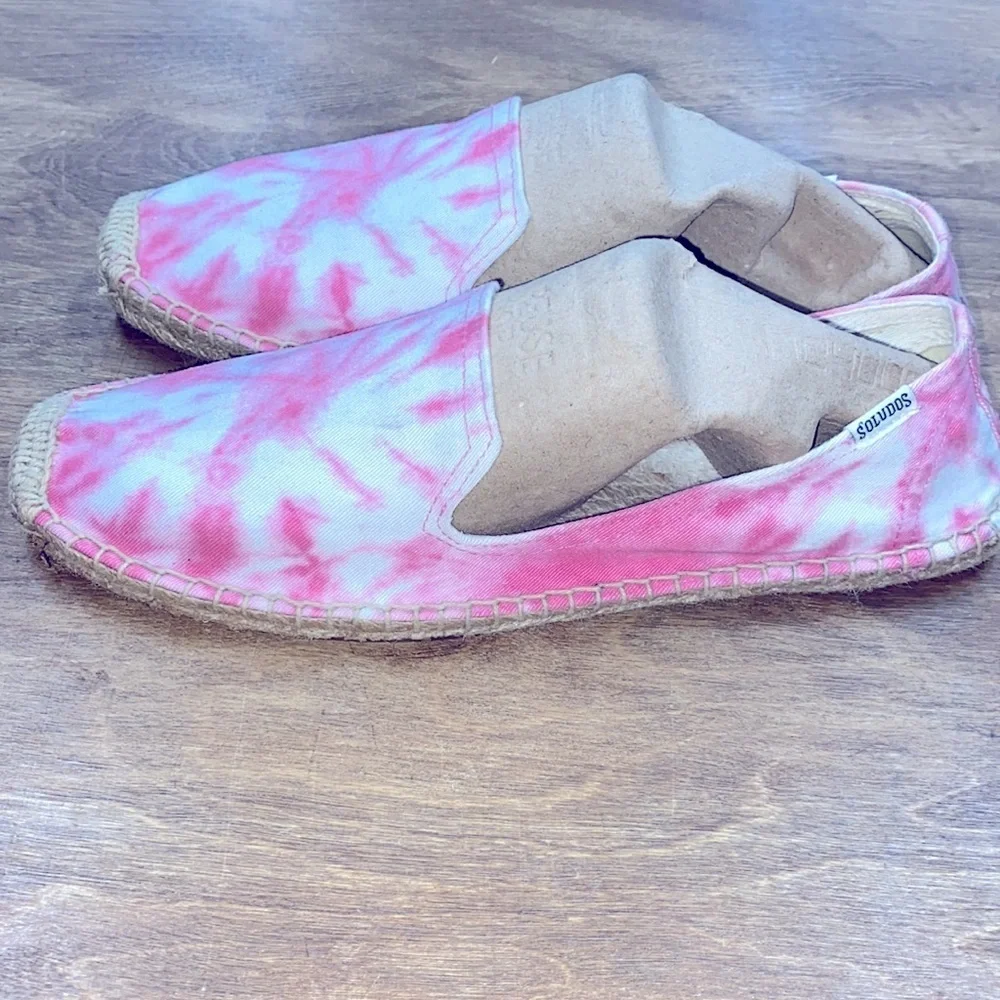Soludos size 9 pink tie dye slip on espadrilles